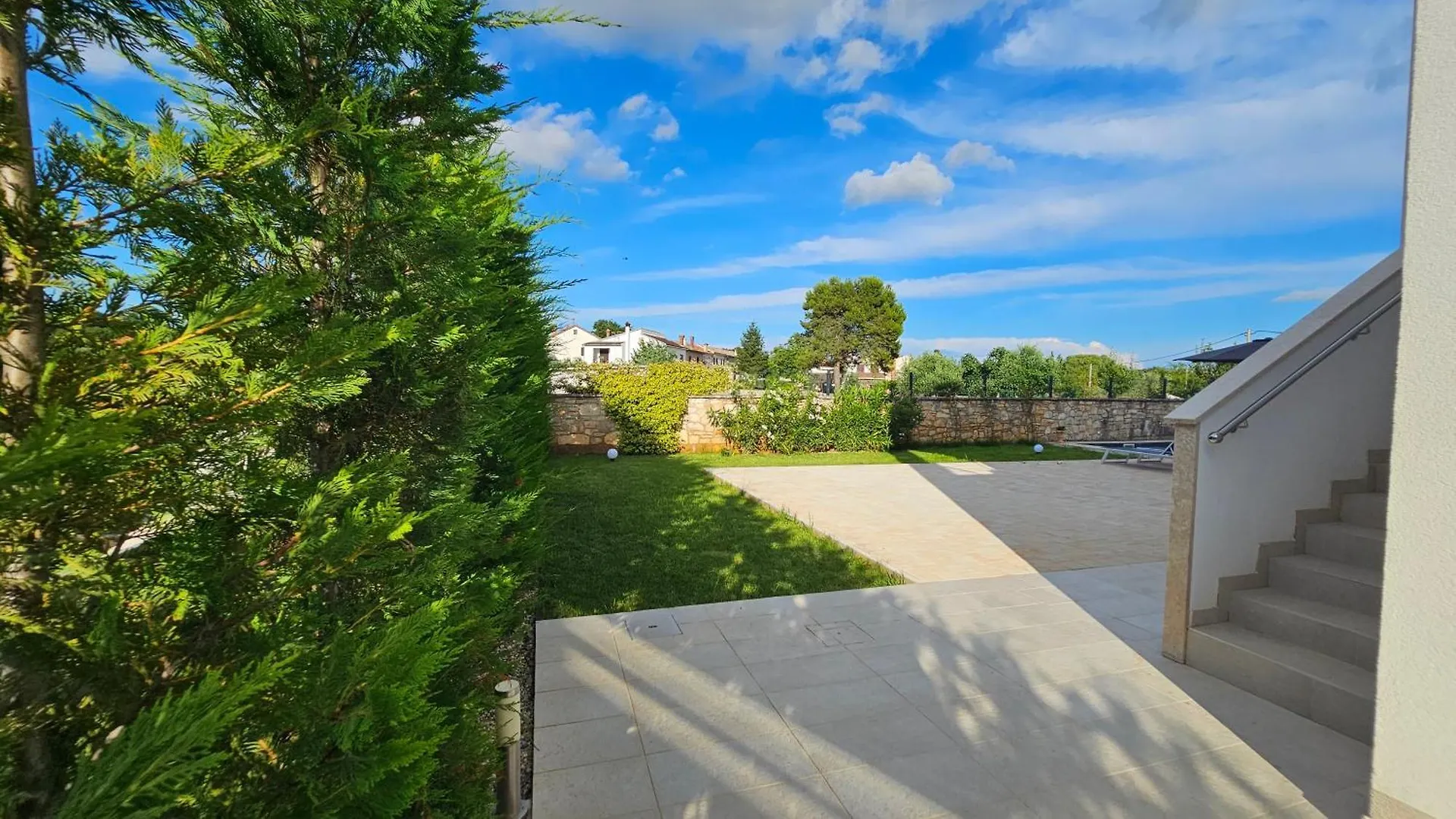 Apartments With Pool Casa Bianca Matohanci Croatia
