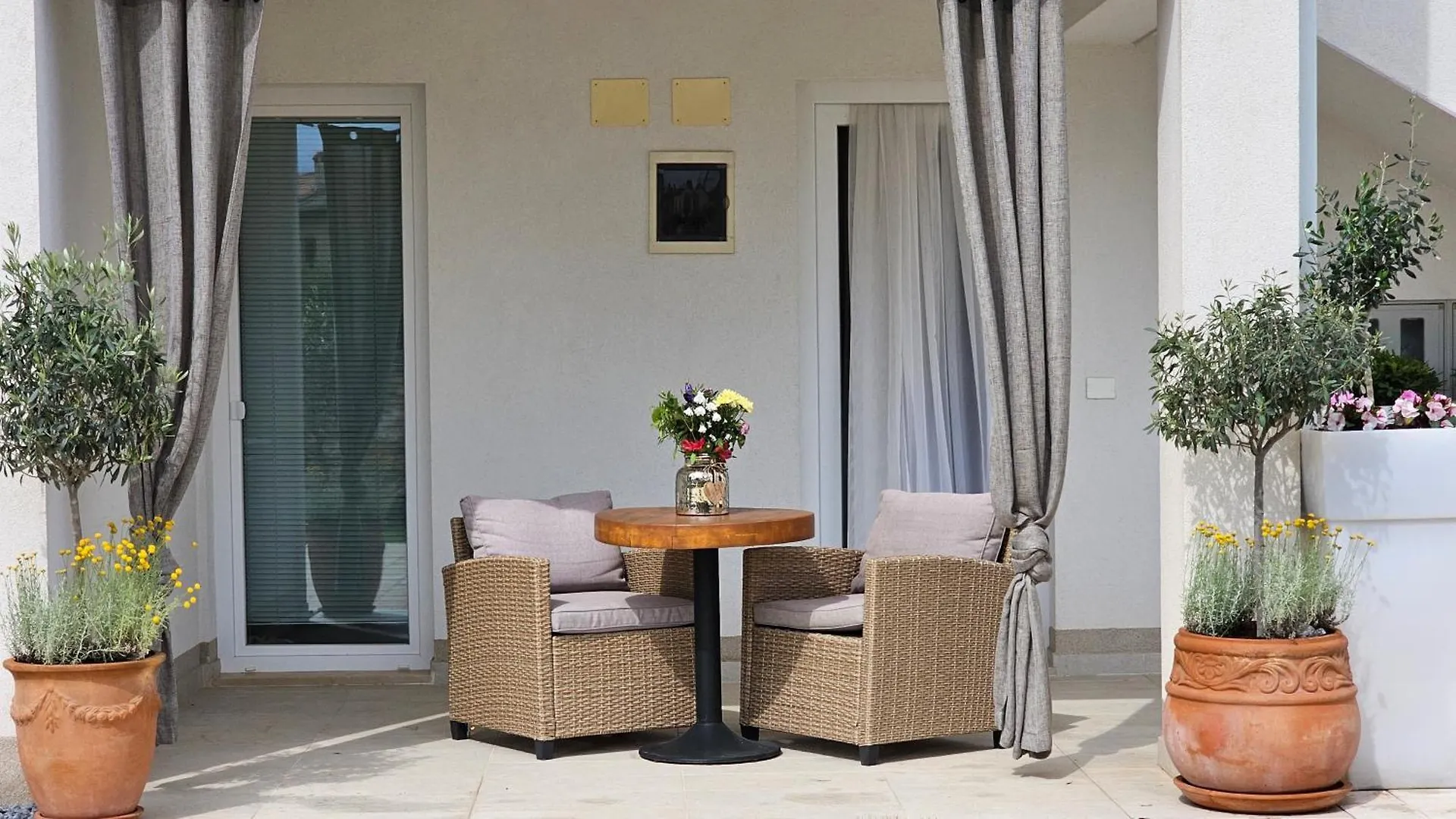 Apartments With Pool Casa Bianca Matohanci Croatia